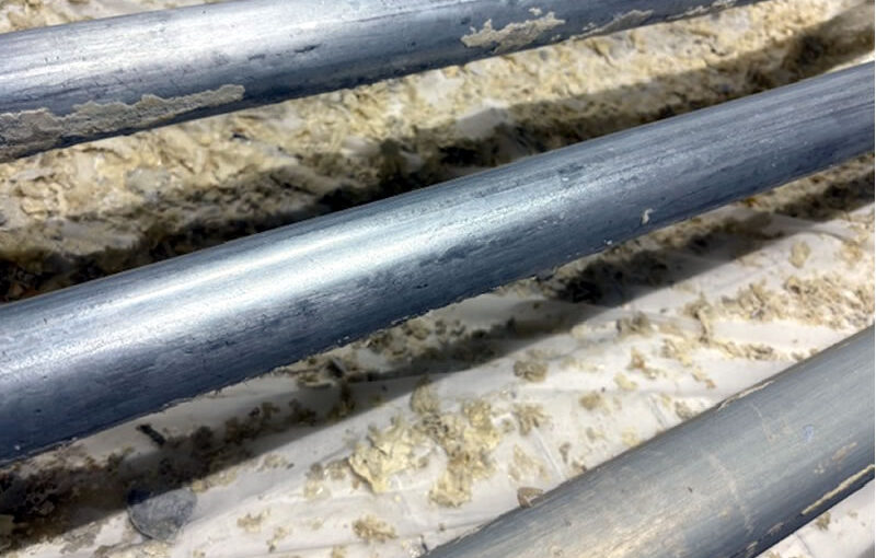 金属ローラーの接着剤、塗料を取れやすくするフッ素コーティング加工施工後