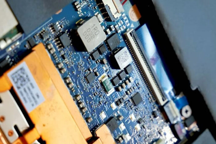 電子看板の製品寿命を延ばす フッ素コーティング加工